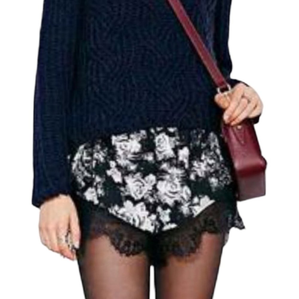 Urban Outfitters Kimchi Drawstring Waist Floral Lace Shorts EUC sz M